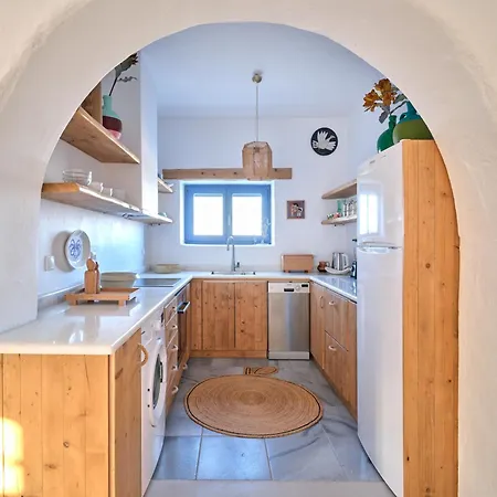Leticia With Pool With Amazing Sea Views, Paros ヴィラ *